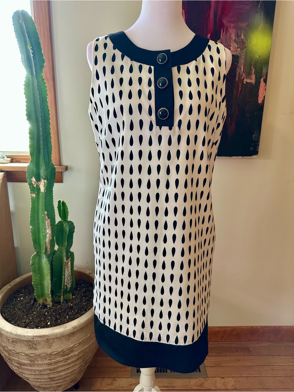 Maggy London Black and White Sleeveless Shift Dress